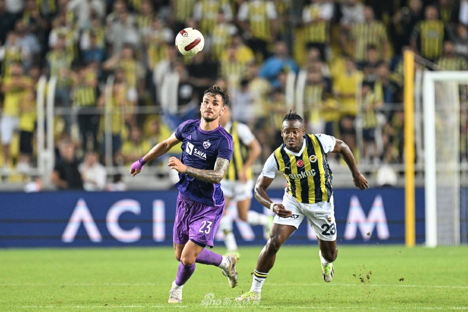 亚历山大：卡鲁索多特华莱士防守很棒 我努力不成为防守端的累赘.