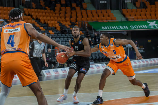 F1摩纳哥站：诺里斯夺冠维斯塔潘第四 汉密尔顿罚退三位起步第五完赛