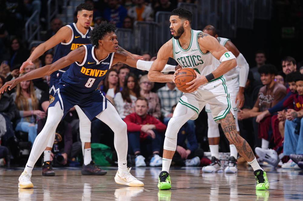 体育欧洲杯：西班牙1-0意大利 B组头名出线